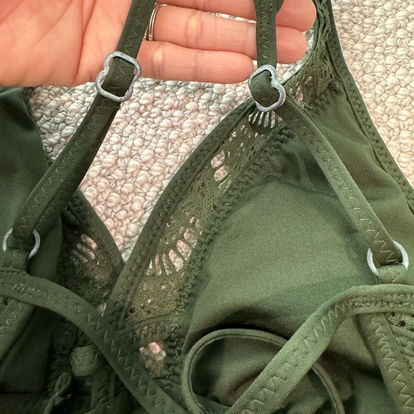 BECCA
Color Play Crochet Plunge One-Piece S - Picture 9 of 9